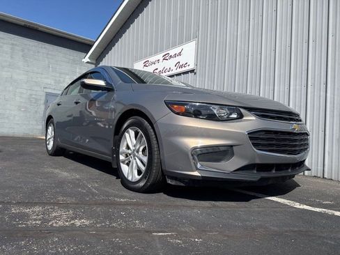 Used 2017 Chevrolet Malibu LT w/ Leather Package image 4