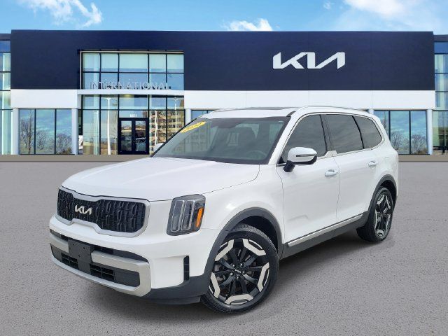 Used 2024 Kia Telluride EX w/ EX Captain's Chair Package AWD/4WD image 1