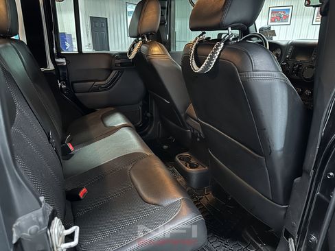 Used 2016 Jeep Wrangler Unlimited Sahara AWD/4WD image 36