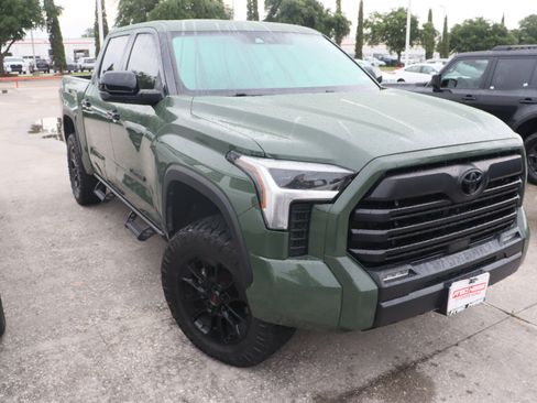 Used 2022 Toyota Tundra SR5 AWD/4WD image 2