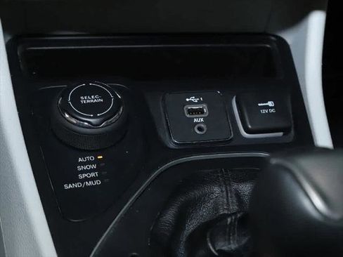 Certified 2020 Jeep Cherokee Latitude Lux w/ Quick Order Package 26H Lux image 27