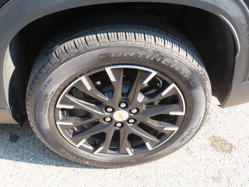 Used 2025 Chevrolet Traverse LT w/ Sun and Wheel Package AWD/4WD image 16