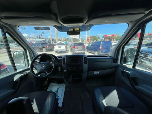 Used 2018 Mercedes-Benz Sprinter 2500 image 9