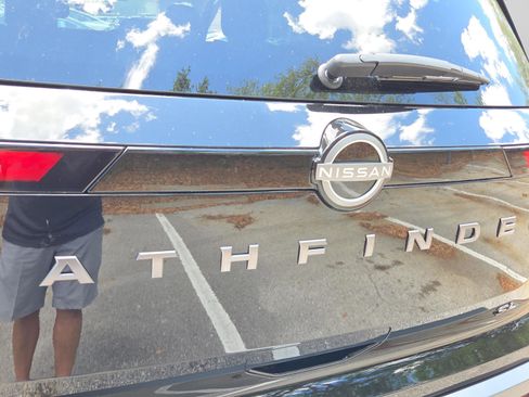 New 2026 Nissan Pathfinder SL FWD image 28
