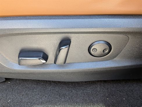 Used 2023 Nissan Pathfinder Platinum image 17