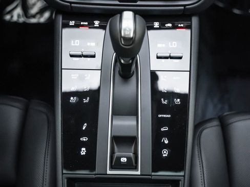 New 2026 Porsche Macan Turbo image 20