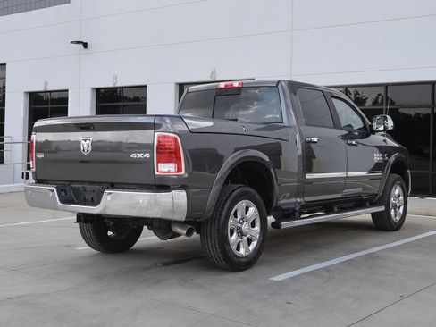 Used 2018 RAM 2500 Laramie w/ Convenience Group AWD/4WD image 9