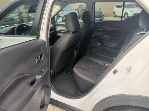 Used 2022 Nissan Kicks SV FWD image 11