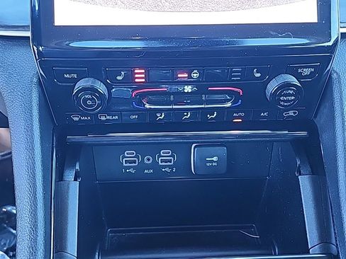 Used 2023 Jeep Grand Cherokee L Limited w/ Black Appearance Package image 7