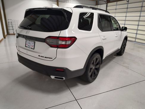 New 2025 Honda Pilot Black Edition image 14