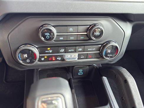 New 2025 Ford Bronco Outer Banks w/ Sasquatch Package AWD/4WD image 27
