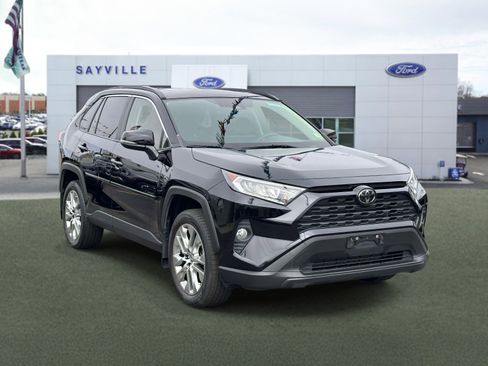 Used 2021 Toyota RAV4 XLE Premium AWD/4WD image 6