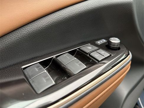 Used 2025 Toyota Crown Signia w/ Advanced Technology Package image 13