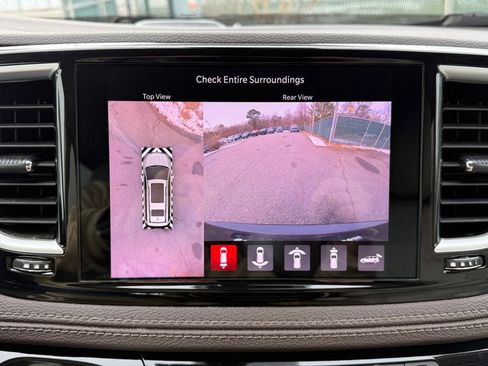 Used 2021 Chrysler Pacifica Touring-L image 29