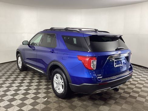 Used 2022 Ford Explorer XLT w/ Equipment Group 202A AWD/4WD image 4