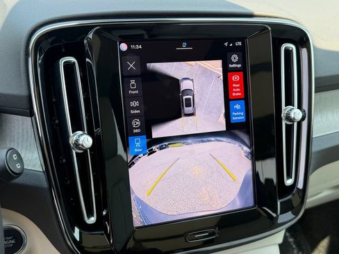 Certified 2024 Volvo XC40 B5 Plus w/ Protection Package Premier AWD/4WD image 30