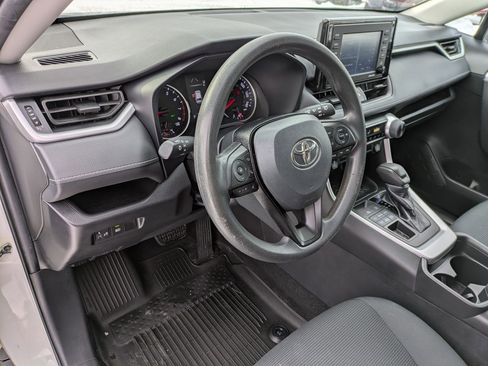 Used 2021 Toyota RAV4 LE image 8