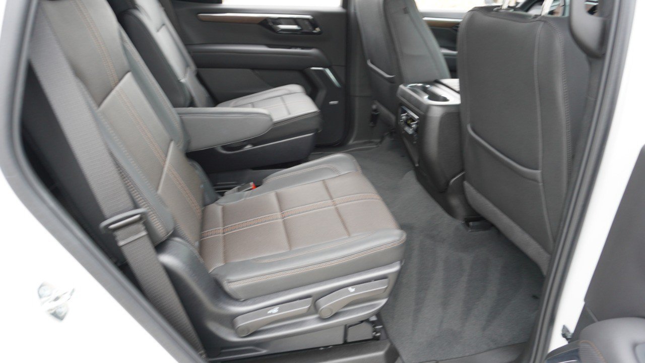 Used 2025 Chevrolet Tahoe High Country AWD/4WD image 34