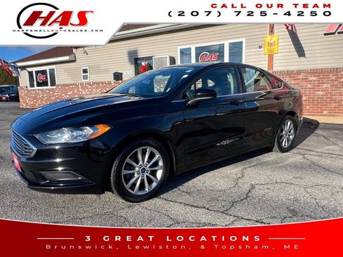 Used 2017 Ford Fusion SE w/ Fusion SE Technology Package image 2