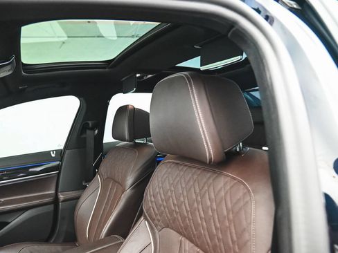 Used 2022 BMW 750i xDrive w/ M Sport Package AWD/4WD image 30
