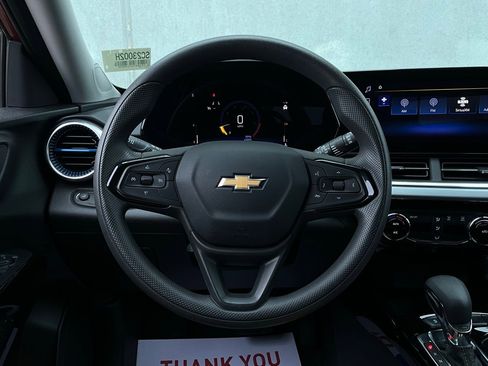 Used 2025 Chevrolet Trax LT image 31
