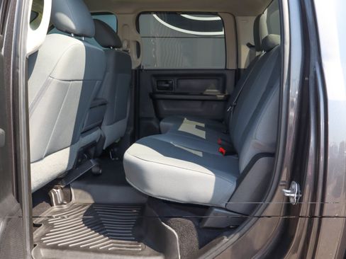 Used 2018 RAM 2500 Tradesman w/ Chrome Appearance Group AWD/4WD image 8