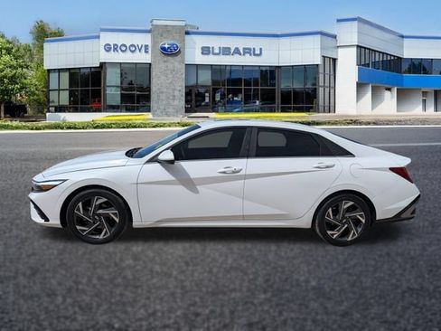 Used 2024 Hyundai Elantra SEL w/ Convenience Package FWD image 2