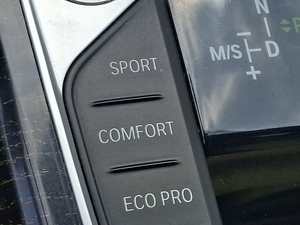 Used 2020 BMW 330i xDrive Sedan w/ Premium Package AWD/4WD image 25
