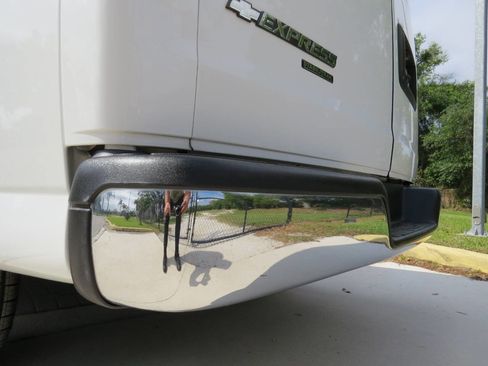 Used 2016 Chevrolet Express 3500 image 10