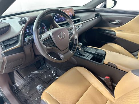 Used 2019 Lexus ES 300h w/ Premium Package image 9