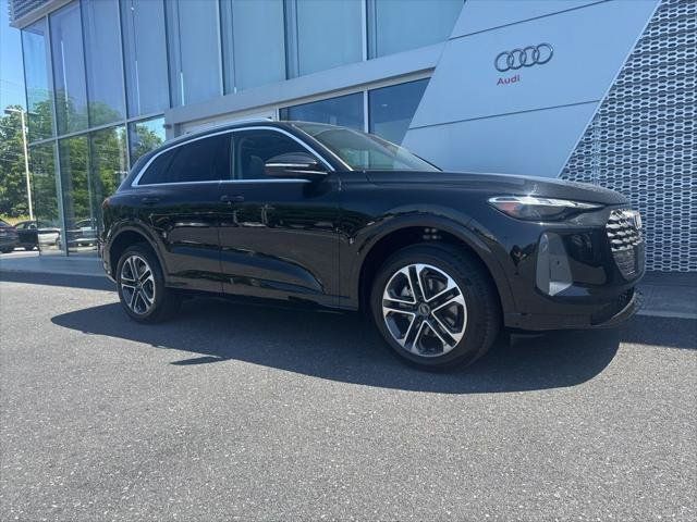 Certified 2025 Audi Q5 Premium w/ Convenience Package AWD/4WD image 1