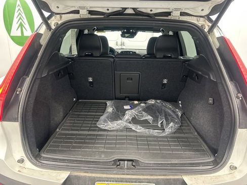 Used 2022 Volvo XC40 T5 R-Design w/ Advanced Package AWD/4WD image 25