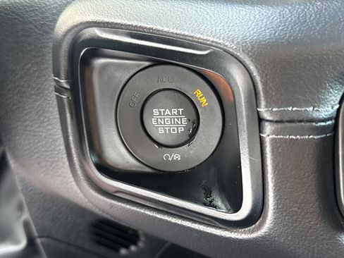 Used 2025 Jeep Wrangler Unlimited Sahara AWD/4WD image 20