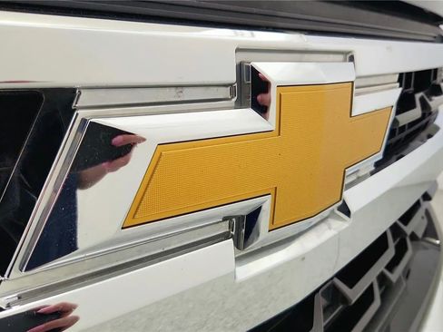Used 2023 Chevrolet Silverado 1500 LT AWD/4WD image 12