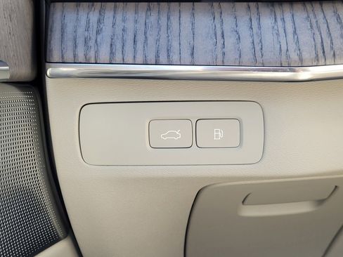 Used 2023 Volvo XC90 T8 Ultimate w/ Lounge Package image 27