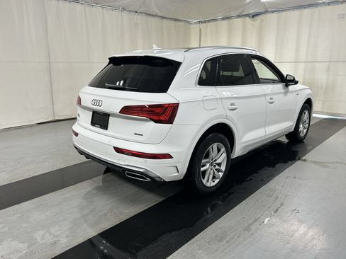 Used 2023 Audi Q5 2.0T Premium w/ Convenience Package AWD/4WD image 2