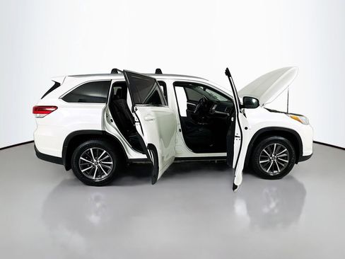 Used 2018 Toyota Highlander XLE AWD/4WD image 26