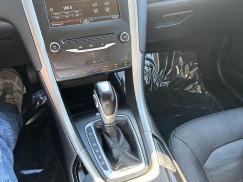 Used 2015 Ford Fusion SE w/ Equipment Group 202A image 25
