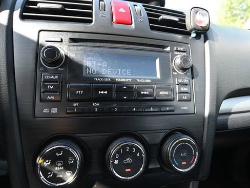 Used 2015 Subaru Forester 2.5i AWD/4WD image 10