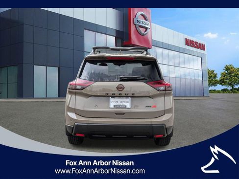 Certified 2025 Nissan Rogue SV AWD/4WD image 4