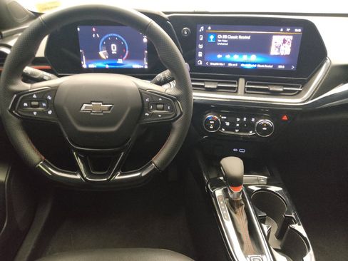 Used 2025 Chevrolet Trax RS w/ Sunroof Package FWD image 22