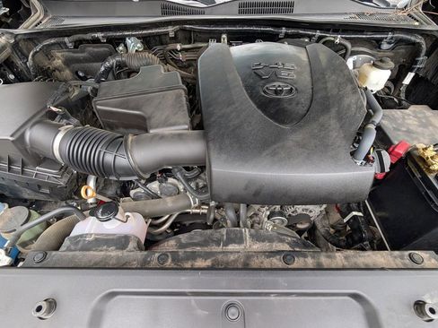 Used 2022 Toyota Tacoma Limited AWD/4WD image 32