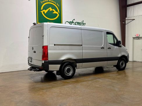Used 2021 Mercedes-Benz Sprinter 2500 image 7