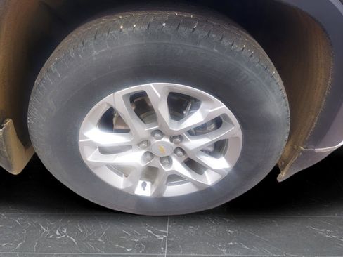 Used 2021 Chevrolet Traverse LT image 9