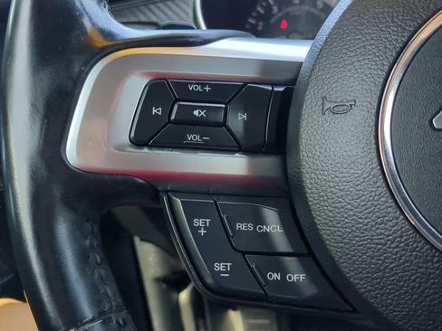 Used 2018 Ford Mustang Coupe RWD image 28