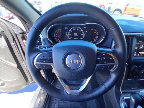 Used 2021 Jeep Grand Cherokee Laredo AWD/4WD image 14