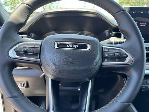 Used 2025 Jeep Compass Limited AWD/4WD image 28