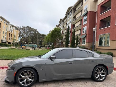 Used 2017 Dodge Charger R/T w/ Navigation & Travel Group RWD image 5