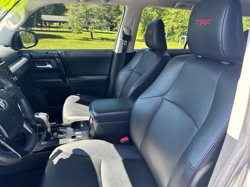 Used 2020 Toyota 4Runner TRD Off-Road Premium AWD/4WD image 15