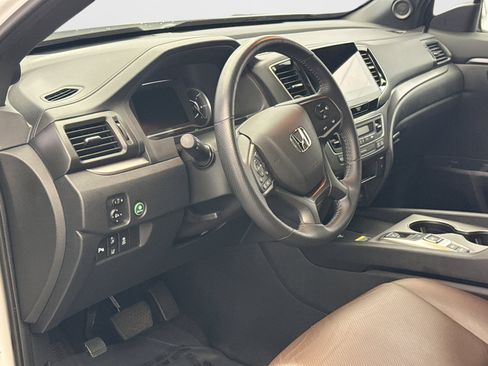 Used 2025 Honda Passport EX-L image 10